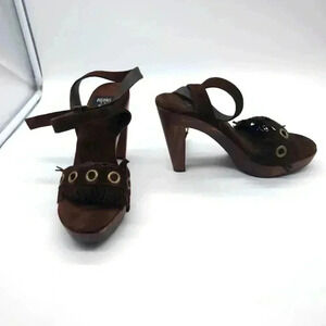 Delores and Maxine Brandy shoes Brown sz 6 Wood heel strappy sandals